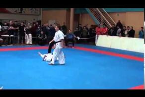 Супер нокаут на соревнованиях по карате