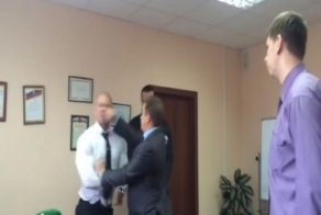 В Оренбурге неадекватный чиновник избил журналистов НТВ! 