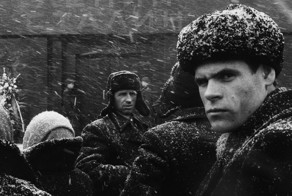 7 признаков, по которым иностранцы могли узнать советского человека