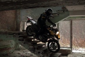 На мотоцикле по заброшенному подмосковному лагерю