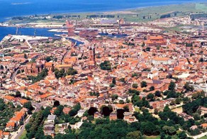 FAZ: на востоке Германии многие считают Путина героем