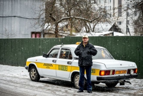 Минский таксист уже больше 14 лет развозит людей на "Волге"