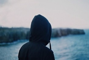 Удар в спину.