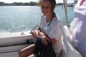 Папа взял дочурку на рыбалку