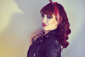  Турецкая авиакомпания уволила стюардессу за чрезмерную сексуальность