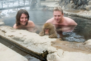 Искупаться с обезьяной