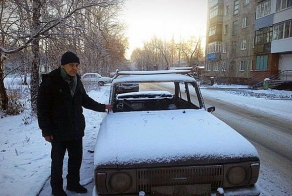 Дедушке, у которого сожгли машину, земляки купили другую