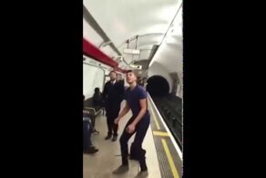 Когда нет стола для игры в пинг-понг, но есть воображение!