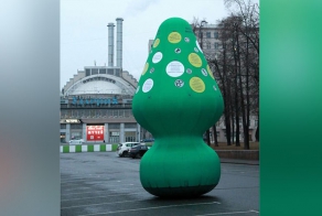 Анти-ёлка в центре Москвы