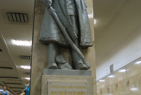 Памятник герою
