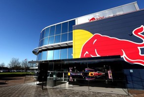 Из музея команды Формулы-1 &quot;Red Bull&quot; украли более 60 трофеев