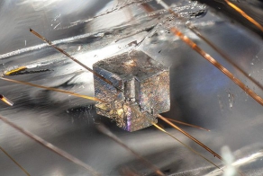 Самоцветы на волшебных фотомикрографиях