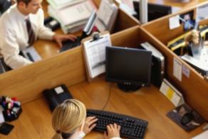 Переписка двух менеджеров банка по поводу отсутствия годового бонуса