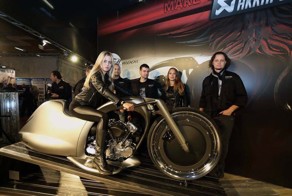Концепт мотоцикла Akrapovic "Full Moon"