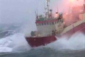 Судно в штормовом море