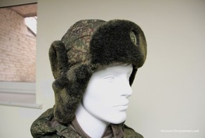 Солдаты изучают возможности ношения новой шапки-ушанки