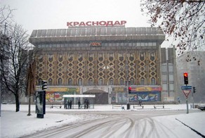 Краснодарские полицейские приняли роды на остановке троллейбуса