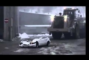 Рабочий уничтожил автомобиль босса