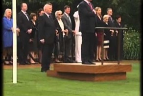 Порошенко назвали подхалимом за поклон почетному караулу в Австралии