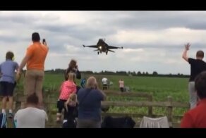 Низкий полет истребителя F-16