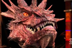 Дракон Смауг стал гостем шоу Стивена Колбера