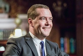 Медведев сравнил отношение ЕС к Украине с неоколониализмом