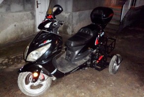 Инвалид из Украины смастерил удобное транспортное средство (3 фото+2 видео)