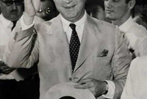 68 лет назад Кристиан Диор открыл в Париже модный дом