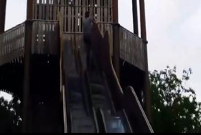 Пьяный поляк решил прокатиться на закрытой детской горке