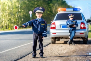 Дети на снимках из серии "Люди мужественных профессий"