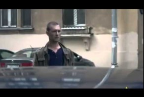 Русский учит уважать русских женщин 