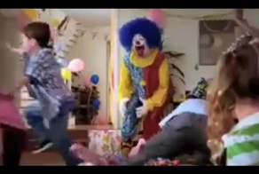 Минутка чёрного юмора - 2 ужасные, безумные и смешные рекламы!