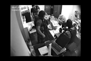 Милиция грабит ювелирный магазин в центре Киева