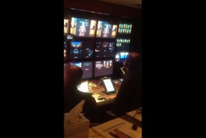 Режиссер престижной премии командует как переключать камеры