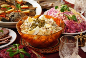 10 главных блюд советского новогоднего застолья