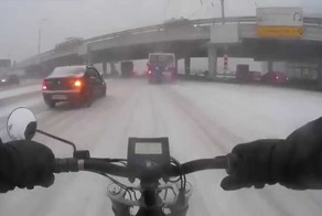 Снегопад стал причиной транспортного коллапса в Москве