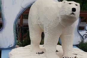 Из конструктора «Лего» собрали недетских размеров модели