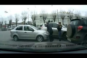И кто это затаранил мой автомобиль?
