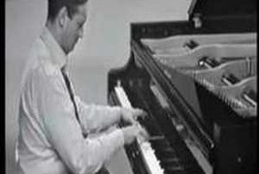 Виртуозный пианист Дьёрдь Цифра