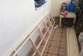 Зелень на балконе