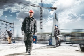 Мужчины с инструментами Bosch