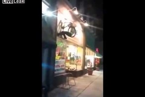Пьяный парень нашел чем доехать домой