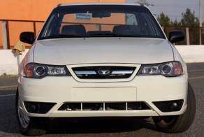 Цены на новые автомобили в России начали снижаться