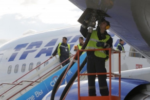 Как заправляют самолеты