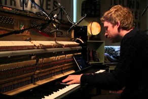 Лайв выступление чудесника неоклассики Олафура Арналдса