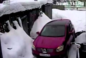 В Якутии девушка переехала соседку из-за царапины на авто