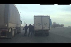 Драка на дороге.
