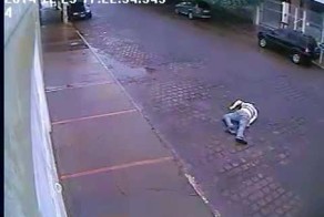 убили водителя в бразилии из=за груды железа