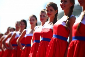 Русские модели спугнули футболистов из Дуйсбурга