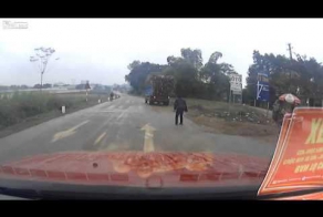 А если перейти дорогу перед грузовиком